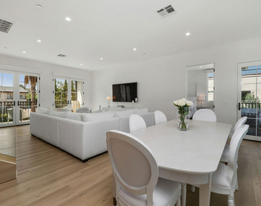 1203 N Vista Street - Photo Thumbnail 16