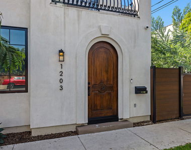 1203 N Vista Street - Photo Thumbnail 2