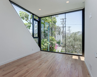 209 Hollister Avenue - Photo Thumbnail 14