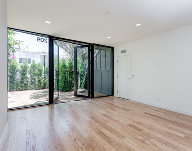 209 Hollister Avenue - Photo Thumbnail 18