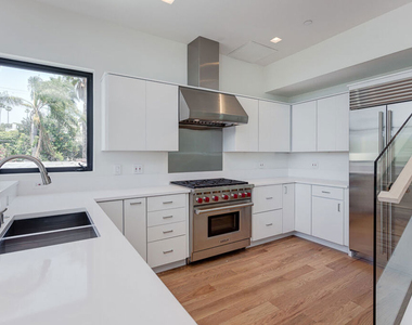 209 Hollister Avenue - Photo Thumbnail 10
