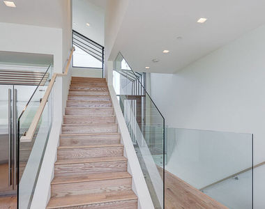 209 Hollister Avenue - Photo Thumbnail 12