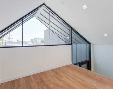 209 Hollister Avenue - Photo Thumbnail 16