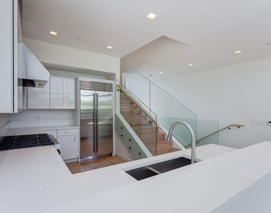 209 Hollister Avenue - Photo Thumbnail 9