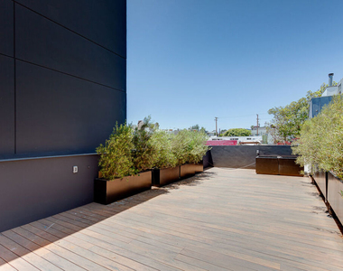 209 Hollister Avenue - Photo Thumbnail 3