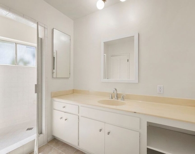 2370 Nichols Canyon Road - Photo Thumbnail 10