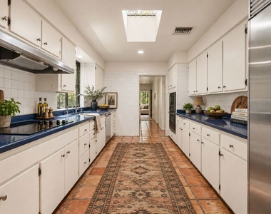2370 Nichols Canyon Road - Photo Thumbnail 5