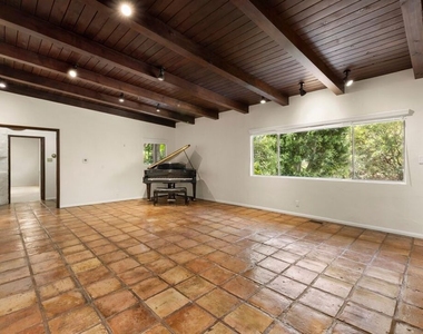 2370 Nichols Canyon Road - Photo Thumbnail 3