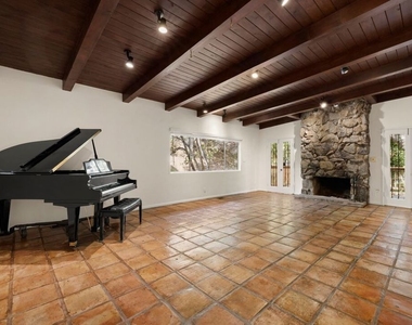 2370 Nichols Canyon Road - Photo Thumbnail 2