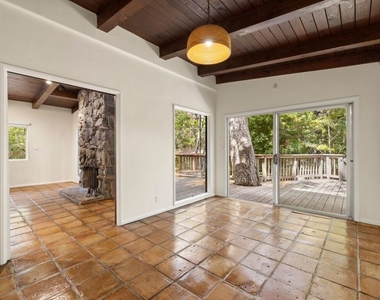 2370 Nichols Canyon Road - Photo Thumbnail 4