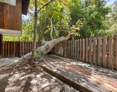 2370 Nichols Canyon Road - Photo Thumbnail 21