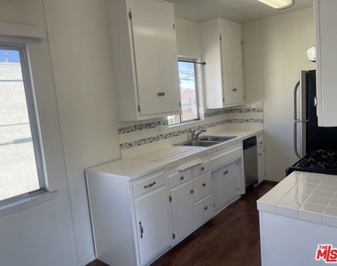1241 17th Street - Photo Thumbnail 3