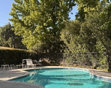 28142 Driver Avenue - Photo Thumbnail 4