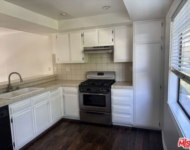 28142 Driver Avenue - Photo Thumbnail 5