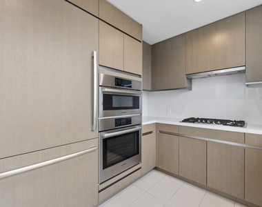 889 Francisco Street - Photo Thumbnail 7