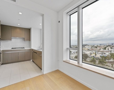 889 Francisco Street - Photo Thumbnail 9