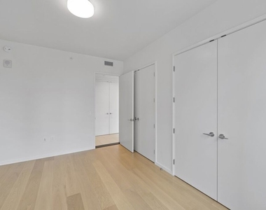 889 Francisco Street - Photo Thumbnail 16