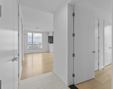 889 Francisco Street - Photo Thumbnail 17