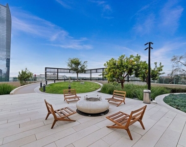 889 Francisco Street - Photo Thumbnail 32