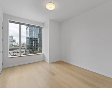 889 Francisco Street - Photo Thumbnail 15