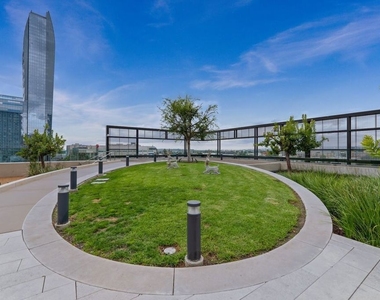 889 Francisco Street - Photo Thumbnail 31