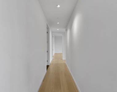 889 Francisco Street - Photo Thumbnail 10