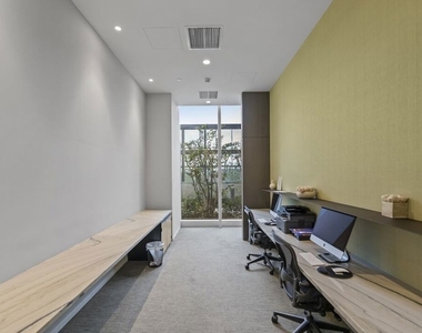 889 Francisco Street - Photo Thumbnail 26
