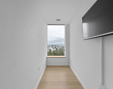 889 Francisco Street - Photo Thumbnail 12
