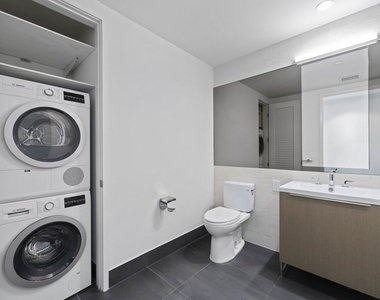889 Francisco Street - Photo Thumbnail 18