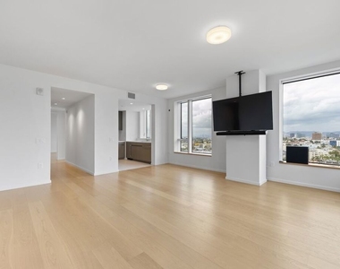 889 Francisco Street - Photo Thumbnail 3