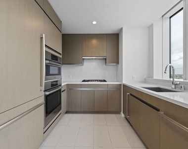 889 Francisco Street - Photo Thumbnail 6