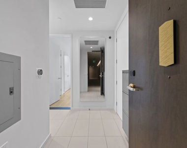 889 Francisco Street - Photo Thumbnail 20