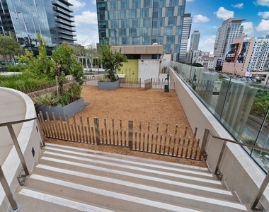 889 Francisco Street - Photo Thumbnail 27