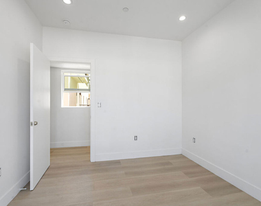 10965 Calvert - Photo Thumbnail 9