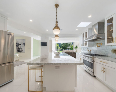 1040 Montego Drive - Photo Thumbnail 16
