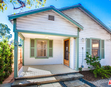 1548 Cabrillo Avenue - Photo Thumbnail 2