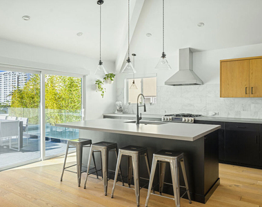 2918 3rd Street - Photo Thumbnail 3