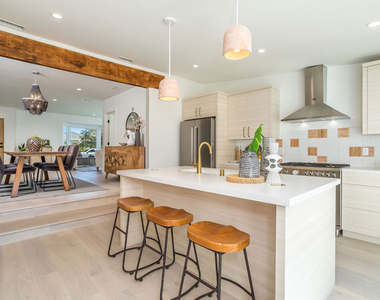 3871 Welland Avenue - Photo Thumbnail 4