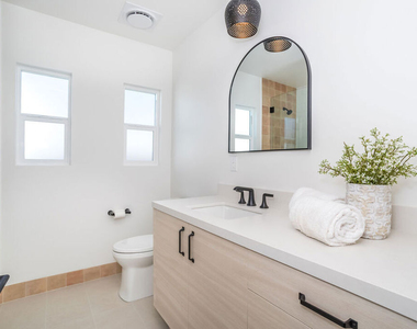 3871 Welland Avenue - Photo Thumbnail 11