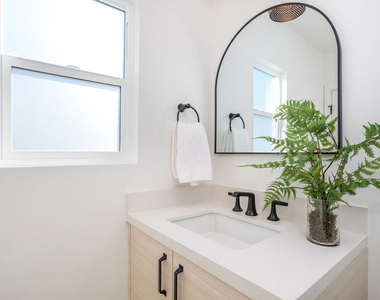 3871 Welland Avenue - Photo Thumbnail 16