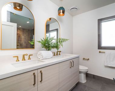 3871 Welland Avenue - Photo Thumbnail 13