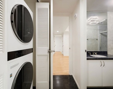 10520 Wilshire Boulevard - Photo Thumbnail 12