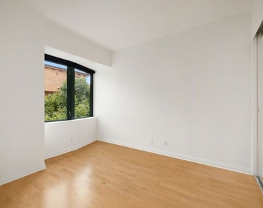 10520 Wilshire Boulevard - Photo Thumbnail 10