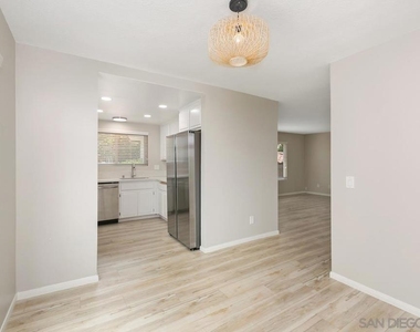 4265 Asher St - Photo Thumbnail 3