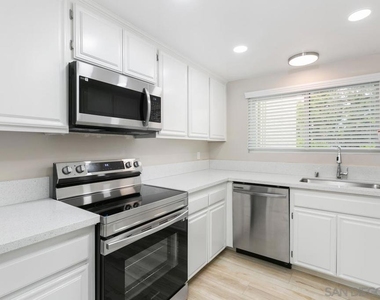 4265 Asher St - Photo Thumbnail 7