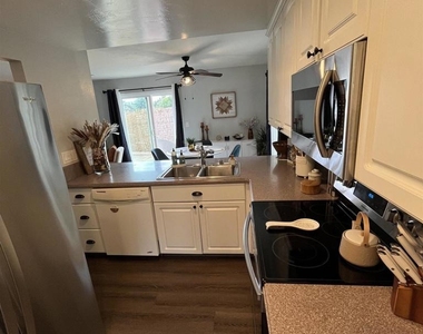 3707 Yale Drive - Photo Thumbnail 6