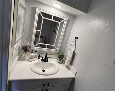 3707 Yale Drive - Photo Thumbnail 12
