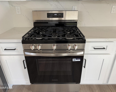 12475 Sunnyglen Drive - Photo Thumbnail 8