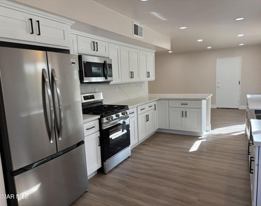 12475 Sunnyglen Drive - Photo Thumbnail 2