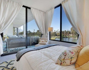 910 Island Drive - Photo Thumbnail 2